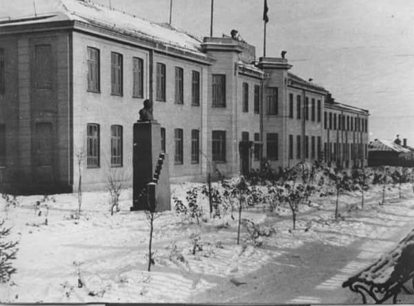 Первое здание коммуны им. Ф.Э. Дзержинского,построенное к декабрю 1927 г.